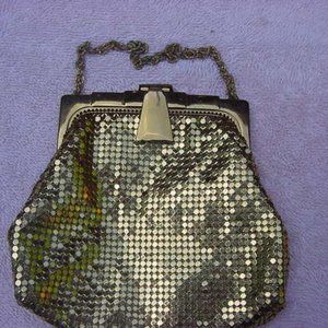 VINTAGE WHITING & DAVIS GOLD MESH EVENING PURSE